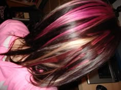 pink and blonde highlights Pink And Blonde Highlights, Pink Black Hair, Pink Hair Streaks, Pink And Black Hair, Y2k Hair, Hair Stylies