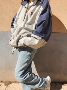 Vintage Wind Breaker Outfit, Wind Breaker Jacket Outfit Aesthetic, Quarter Zip Windbreaker Outfit, Beige Windbreaker Outfit, Windbreaker Outfit 90s Aesthetic, Oversized Windbreaker Outfit, Vintage Jacket Outfit 90s, 90s Jacket Outfits