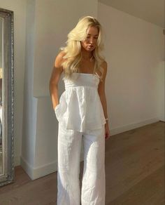 Linen Pants Outfit, Skandinavian Fashion, Europe Outfits, Italy Outfits, Stockholm Fashion, Mode Inspo, White Outfits, Looks Style, White Pants