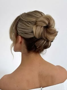 Mid Bun Hairstyles, Formal Bun Hairstyles, Up Dos, Bridal Updos For Long Hair, Wedding Guest Updo, Hair Twist Bun, Bridal Hair Tutorial, Chignon Updo, Romantic Bridal Hair