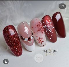 Christmas Nail Designs Easy, Kutek Disney, Christmas Nails Easy, Christmas Nail Art Designs, Winter Nail Art, Festival Nails, New Year's Nails