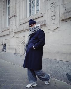 Coat Men Outfit, Oversized Trench Coat Outfits, Navy Coat Outfit, Oversize Coat, Fashion Reference, Oversized Trench Coat, Street Outfits, Trench Coat Outfit, Navy Coat