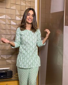 Western Dresses For Girl, Girls Night Dress, Night Wear Dress, Night Suit For Women, Cotton Night Dress, Casual Work Outfits Women, Women Fashion Dress, Hina Khan, Short Kurta