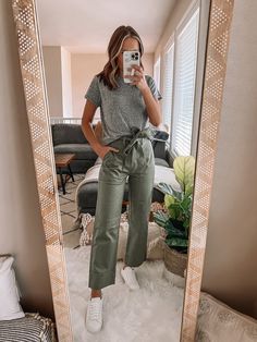 Professional Student Outfit, Flowy Pants Teacher Outfit, Substitute Teacher Outfit Ideas, Simple Teaching Outfits, Comfortable Teaching Outfits, Simple Teacher Outfits Winter, Outdoorsy Teacher Outfits, Women’s Teacher Outfits, Womens Teacher Outfits