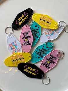 Key Tags Ideas, Hotel Keychain Design, Motel Keychain Ideas, Car Keys Keychain Ideas, Keychain Cricut, Motel Keychain Svg, Trendy Keychains, Keychain Art, Bunco Themes