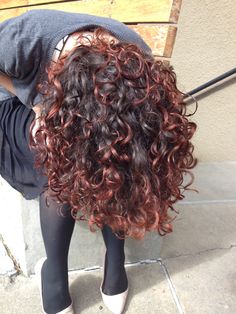 Curls red Red Tips On Brown Hair Curly, Brown Red Balayage Curly Hair, Hair Dye For Curly Hair Ideas, New Hair Color Ideas For Curly Hair, Curly Red Hair Dyed Highlights, Brown To Red Ombre Curly Hair, Curly Red Highlighted Hair, Red Ends Curly Hair, Curly Hair With Colored Tips