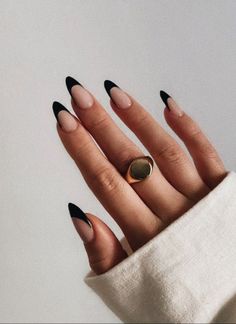 Chic & Classy Nail Designs for 2022 - Classically Cait Nagellack Trends, Style Nails, Edgy Nails, Flower Stickers, Smink Inspiration, Minimal Nails, Classy Acrylic Nails, French Nail, Nail Brush