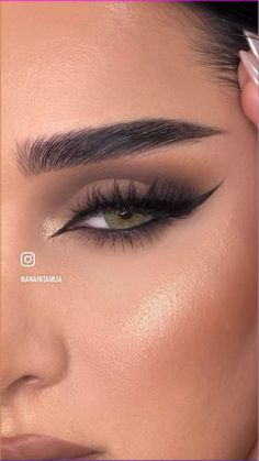 #makeup #makeupoftheday #makeuplover #makeover #makeupaddict #beautyblog #beautyskincare #beautycare #wedding #glam #style #stylish #styleblogger #outfits #outfitoftheday #instagram #explore Eye Makeup Simple, Brown Eye Makeup, Brown Eye Makeup Tutorial, Makeup Everyday, Wedding Glam, Date Night Makeup, Glam Style, Fancy Dinner, Date Night