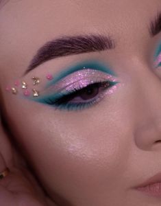 Fairy Rave Makeup, Space Themed Makeup, Pastel Eyeshadow Looks, Easter Makeup Looks, Mermaid Eye Makeup, Mermaid Eyeshadow, Soft Pink Makeup, Uni Makeup, Soft Makeup Look