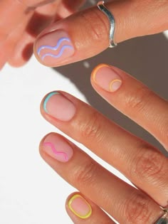 Minimalist Nail Art Short Nails Summer, Colorful Natural Nails, Fun Nail Art Summer, Subtle Pride Nails Short, Summer Nails Natural Nail, Fun Summer Nails Short, Subtle Summer Nails, Subtle Pride Nails, Rainbow Manicure