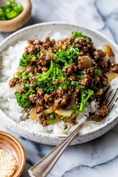 This easy Ground Beef and Broccoli stir-fry is perfect when you need a quick weeknight dinner! #dinner #stirfry #groundbeef #healthydinner #weightwatchersdinner #beef #broccoli Beef And Broccoli Sauce, Dorm Meals, Broccoli Healthy, Ground Beef And Broccoli, Sauteed Chicken Breast, Kung Pao Chicken Recipe, Beef Potatoes, Beef Broccoli, Healthy Ground Beef