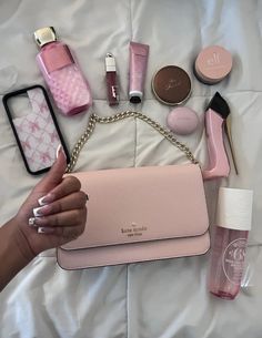 Everyday Bag Essentials, Shoes Chunky, Pretty Pink Princess, Pink Lifestyle, Purse Essentials, Pink Life, Shoes Spring