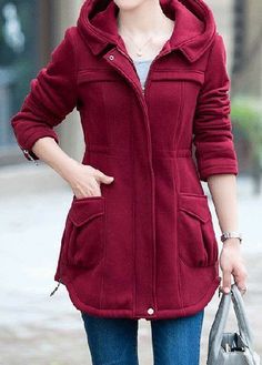 Wine Red Coat, Fall Coat Outfit, European Fashion Winter, Outfit Ideas Autumn, Winter Coat Outfits, Casual Outfit Ideas, Winter Hoodie, Coat Women Fashion, Outfit Mujer