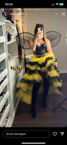 bee costume Hot Halloween Outfits, Bee Costume, Creative Costumes, Halloween Costume Outfits, Halloween Costumes Makeup, Cute Halloween Costumes, Halloween Inspiration, Halloween Looks