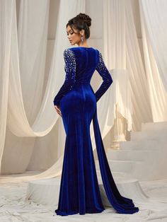 Belt : NoPockets : NoLength : LongMaterial : FlockingColor : Royal BlueFabric : Slight StretchWaist Line : High WaistHem Shaped : MermaidSleeve Length : Long SleeveNeckline : Asymmetrical NeckBody : Lined top, unlined bottomDetails : Contrast Sequin, Ruched, ZipperComposition : 95% Polyester, 5% ElastaneCare Instructions : Hand wash, do not dry clean Size US Bust Sleeve Length Waist Size Hip Size Length XS 2 75 61.8 61 84 155.8 S 4 80 63 66 89 157 M 6 85 64.2 71 94 158.2 L 8/10 90 65.4 76 99 159.4 XL 12 95 66.6 81 104 160.6 Velvet Mermaid Dress, Royal Blue Evening Dress, Velvet Evening Dress, Bead Decor, Wedding Dresses For Kids, Formal Ball Gown, Wedding Dress Sequin, Sequin Wedding, Beauty Photoshoot