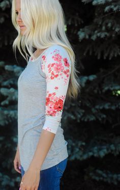 Like the floral with grey Black Sleeves, Raglan Top, Baseball Tees, Look Chic, Sewing Inspiration, Heather Gray