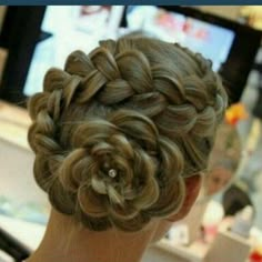 beautiful. Dutch Flower Braid, Pretty Braids, Flower Braids, Bridal Hairstyles, Braid Hairstyles, Hair Tips, Great Hair, Purple Hair, Gorgeous Hair