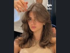 Volume Hair Cuts For Medium Hair, Lob Haircut Face Framing, Medium Length Haircut U Shape, Haircut Instagram Story, Armpit Length Haircut