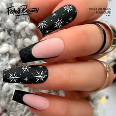 Click here to view more Fofosbeauty Press On Nails at lower price! Limited Edition Christmas Design Nails Decoration are here, with glossy extra-long stiletto shaped nails! Spare yourself a schlep to the salon with DIY false nails that also save you time and money. Wickedly chic one-of-a-kind manicures will make you look spellbindingly beautiful in a snap. Created exclusively for Fofosbeauty by top professional nail artists and social influencers, you wont find these styles anywhere else. Fofosb Nail Tip Designs, Christmas Gel Nails, Coffin Press On Nails, Blue Nail, New Year's Nails, Acrylic Nails Coffin, Stick On Nails, Xmas Nails