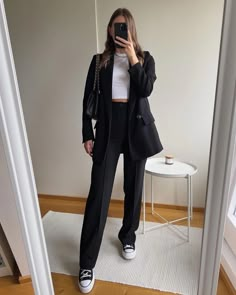 Blazer Outfits For Women Classy, Graduation Outfits For Women, Black Blazer Outfit, Black Pants Outfit, Blazer Outfits For Women, Smart Casual Style, Business Casual Outfits For Work, Smart Casual Outfit, Easy Trendy Outfits