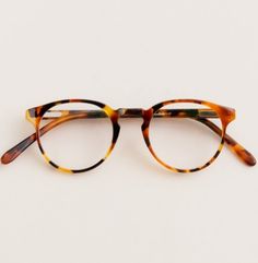 tortoise shell. Wit And Delight, Estilo Hipster, Ray Ban Sunglasses Sale, Ray Ban Wayfarer, Four Eyes, New Glasses, Mystic Messenger, Sunglasses & Glasses, Mode Inspiration