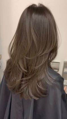 Practical Hairstyles, Haircuts For Medium Length Hair, Brown Hair Looks, Brown Hair Inspo, Hair Inspiration Long, Layered Haircuts For Medium Hair, Hairstyles For Layered Hair, Hair Stylies, Haircuts For Medium Hair