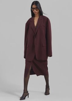 Brooklyn Blazer - Navy – The Frankie Shop Women’s Burgundy Suit, Fall Suits Women, Deep Color Outfits, Suits With Skirts, Plum Outfit, Fall Suit, Burgundy Blazer, Burgundy Skirt, Work Fits