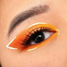 Vogue Makeup Looks, Creative Eye Makeup Looks, Creative Eye Makeup Ideas, Fun Eyeliner Looks, Creative Eyeliner Looks, White Graphic Eyeliner, Creative Eyeshadow, Eyeliner Inspiration, Creative Eyeliner