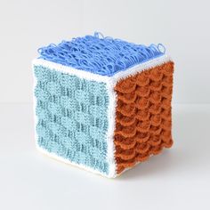 Sensory Cube - Leksak Sensory Cube, Cube Toy, Halloween Accessories Hair, Embroidery Crafts, Bamboo Yarn, Waffle Stitch, Yarn Cake, Crochet Free Patterns, Small Crochet