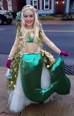 Mermaid On Rock, Old Halloween Costumes, Mermaid Cosplay, Carnival Ideas, Disney Marathon, Diy Mermaid