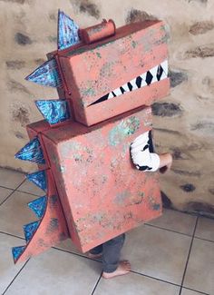 Diy Dinosaur Costume, Box Dinosaur, Kids Dinosaur Costume, Big Cardboard Boxes, Dino Costume, Cardboard Diy, Box Costumes