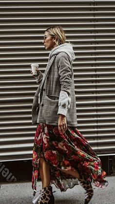 Best Winter Outfits, Stylish Coat, Winter Outfits, Winter Fashion, Midi Skirt, Tights, Skirt