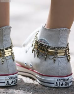 Mode Shoes, Barefoot Sandal, Mode Boho, Anklet Jewelry, Burning Man, Converse All Star, Ankle Bracelets, Chuck Taylors