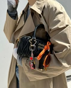 Surfergirl Style, Purse Outfit, Spring Inspo, Miu Miu Bag, Bag Charms, Pretty Bags, Fall Winter Outfits, Spring Outfit, No. 2