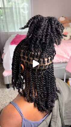 Spring Twist Braids Medium, Small Twist On Natural Hair, Easy Twist Out Natural Hair, Summer Twists For Black Hair, Natural Twist For Black Women, Two Strand Passion Twist, Quick Black Woman Hairstyle, Twist With Extensions Two Strand, Summer Twist Hairstyles