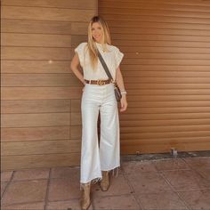 New With Tag! Ivory Jeans Outfit, Wide Leg Crop Pants Outfit, Light Denim Outfit, White Wide Leg Pants Outfit, Cream Jeans Outfit, White Pants Outfit Summer, Cream Pants Outfit, Cropped Pants Outfit