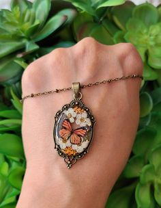 Flower-shaped Butterfly Charm Jewelry Gift, Flower Shaped Butterfly Charm Jewelry Gift, Flower Shaped Butterfly Charm Jewelry As Gift, Flower Butterfly Charm Jewelry Gift, Resin Locket, Resin Flower Jewelry, Resin Flower Necklace, Real Flower Necklace, Pressed Flower Jewelry