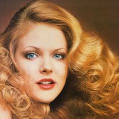 80s Glam Rock Makeup, 70’s Hairstyles, Glam Rock Makeup, 1970s Makeup, 1940s Hairstyles