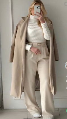 Elegantes Outfit Damen, Chique Outfits, Beige Pants, Casual Day Outfits, Elegante Casual, Quick Outfits