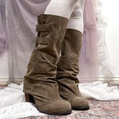 Knee High Boots Aesthetic, High Boots Aesthetic, Coquette Boots, Knee High Converse, Mode Hippie, Dr Shoes, Funky Shoes, 2000s Fashion Outfits, Girly Shoes