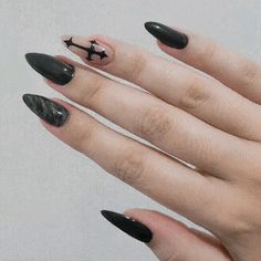 #aesthetic #nails #nailart Nail Art Dark Academia, Dark Green Aesthetic Nails, Dark Green Nail Aesthetic, Black Nails Grunge Aesthetic, Black Nails Aesthetic Dark, Dark Siren Aesthetic Nails, Dark Academia Nails, Dark Gel Nails, Dark Green Nails