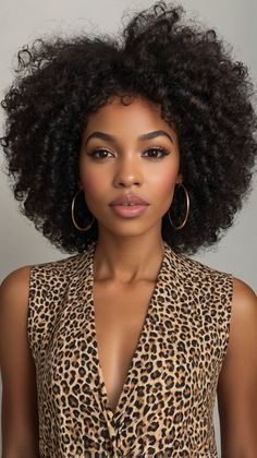 Best Secrets for Undercut with Curls 💇 Short Haircuts For Black Women, Framing Highlights, Haircuts For Black Women, Protective Hair, Classic Bob, Hair Crush, Style At Home, Face Framing, Hair Short