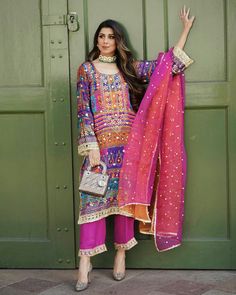 Pakistani Dupatta, Bandhani Lehenga, Crochet Cable Knit, Punjabi Suit Neck Designs, Dress Designs For Stitching, Pakistani Women Dresses, Tandoori Masala, Asian Bridal Dresses, Latest Bridal Dresses