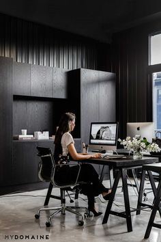 Online Work Aesthetic, Work Aesthetic Office, Eleanor Pendleton, Gelukkige Baby, Entrepreneur Woman, Office Vibes, Office Girl, Women Ceo, Beauty Entrepreneur