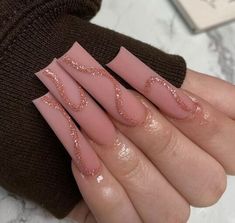 Matte pink nail polish with glittery rose gold swirls on super long square acrylic nails New Year Nails, Matte Pink Nails, Summer Nail Ideas, Simple Acrylic Nails, Rose Gold Nails, Glow Nails, Ring In The New Year