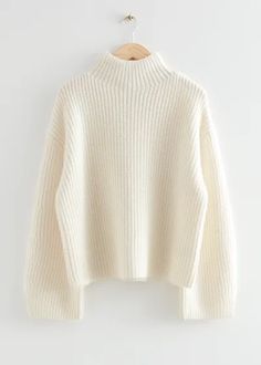 Oversized Wool Knit Jumper - White - Sweaters - & Other Stories US White Mock Neck Sweater, Cream Jumper Outfit Winter, White Wool Sweater Outfit, Oversized White Sweater, White Chunky Sweater, Sweater Over Dress, White Oversized Sweater, Oversized Black Sweater, Clothing Display