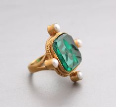 Gold Ring Jewelry, Ring Green Stone, Green Stone Ring, Bracelet Quotes, Green Stone Rings, Ring Crystal, Stamped Bracelet, Antique Diamond Rings, Jewelry Quotes