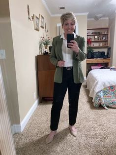 Neutral work wear with olive blazer and black ankle pants. Black pants won't be boring when paired with the right tops and blazers. fashion over 40/ womens work wear/ office outfits for women Summer Outfits Appropriate, Blazer With Black Pants, Outfits Over 40, Winter Office Outfits, Olive Blazer, Sleeveless Chambray, Teal Blazer