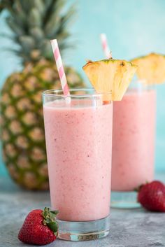 This Aloha Tropical Smoothie has just 6 simple ingredients- pineapple, strawberries, banana, yogurt, ice, and juice. Tropical goodness in every sip! Pineapple Banana Smoothie, Tropical Smoothie Recipes, Blackberry Smoothie, Banana Yogurt, Pink Smoothie, Health Smoothie Recipes