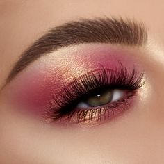 An iconic palette with ten cult-classic shadows that embellish the eyes with single-swipe saturation. Maquillage On Fleek, Pink Eye Makeup, Make Up Inspiration, Eye Makeup Pictures, Smink Inspiration, Eye Makeup Designs, Makijaż Smokey Eye, Colorful Eye Makeup, Makeup Eye Looks